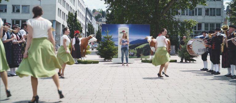 Guerilla Aktion Schwarzwaldmilch in Freiburg