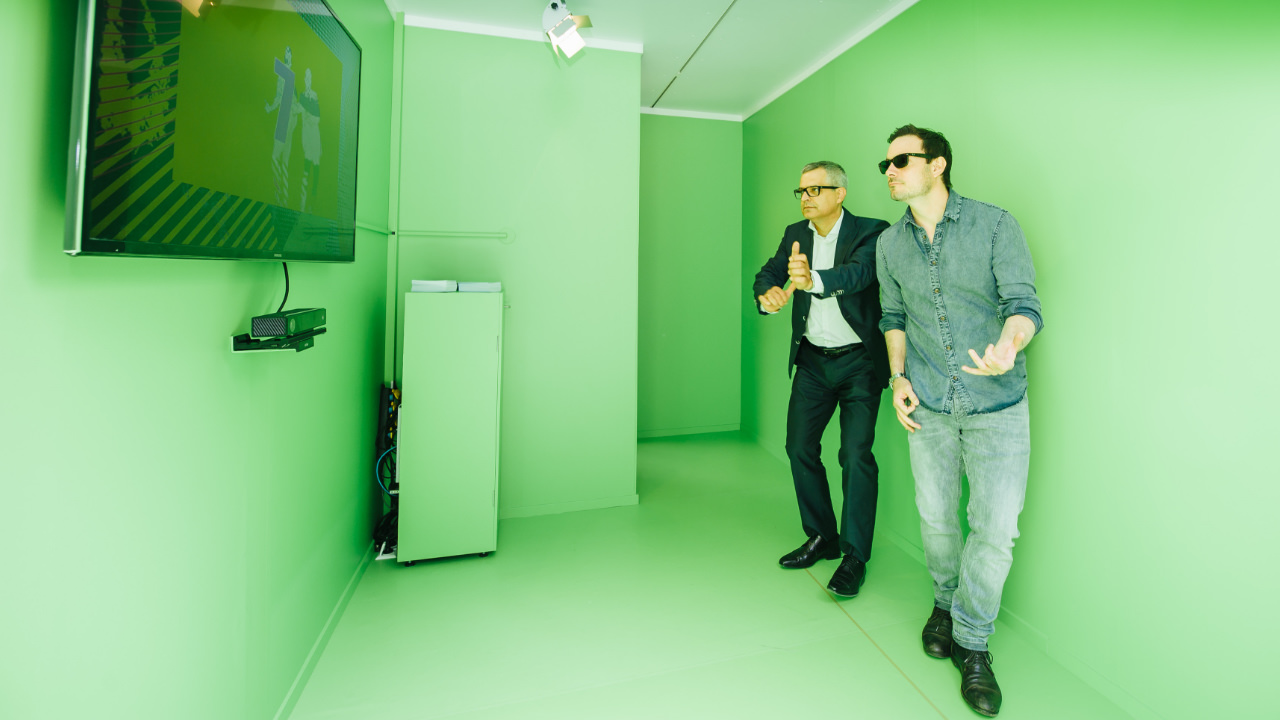 Tanzen vor Greenscreen für guten Zweck