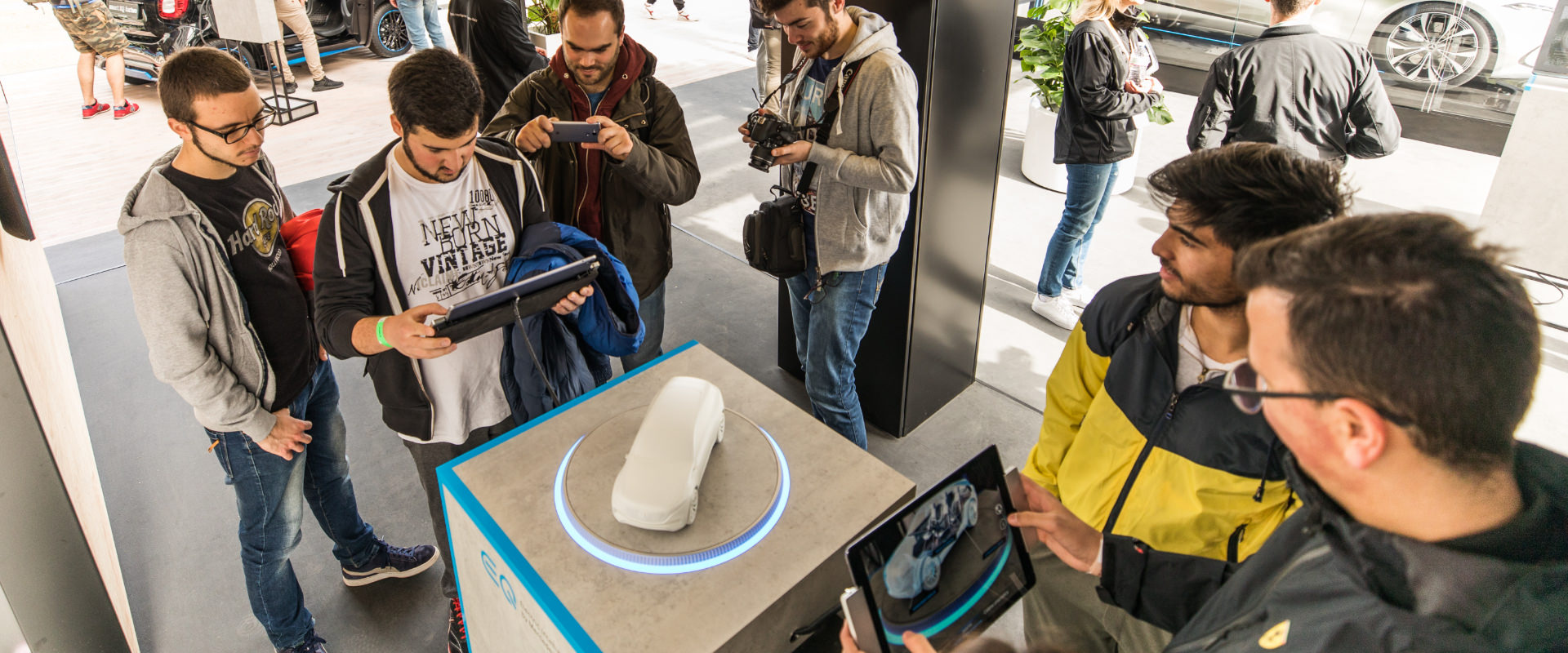 EQ Formula E Interaktion mit Tablet