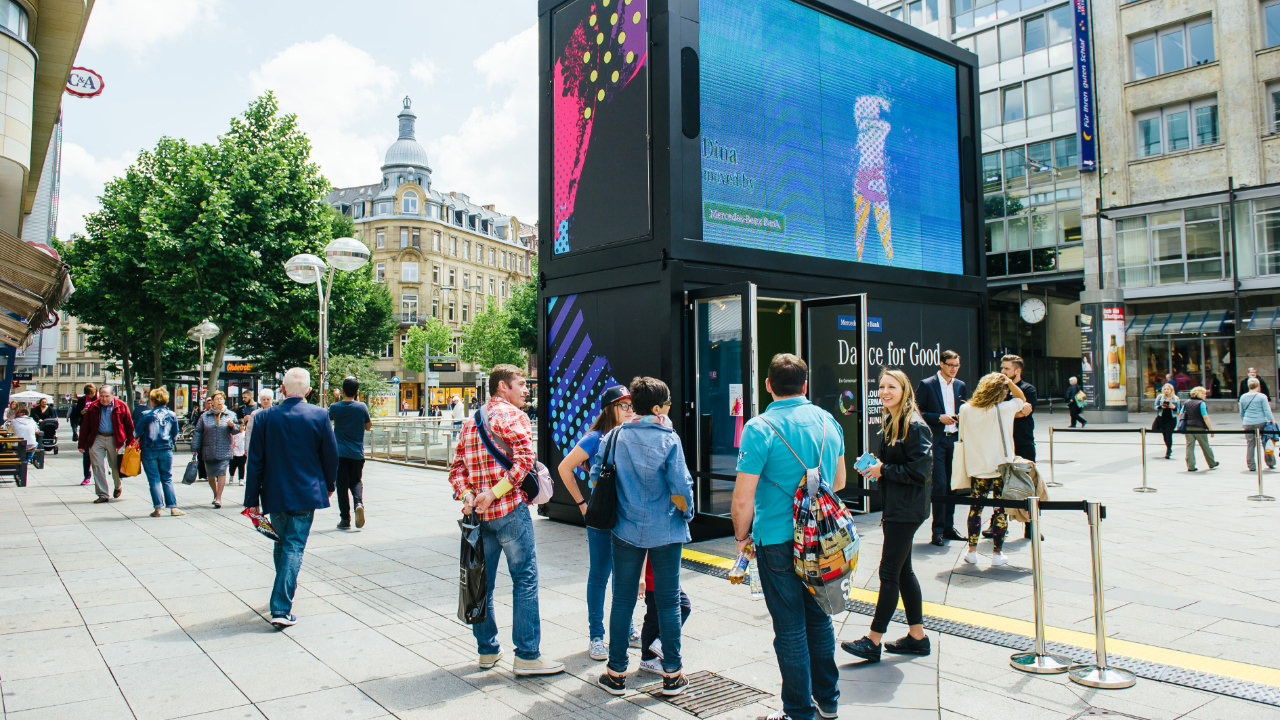 Dance for Good Vidibox in der Stuttgarter Innenstadt