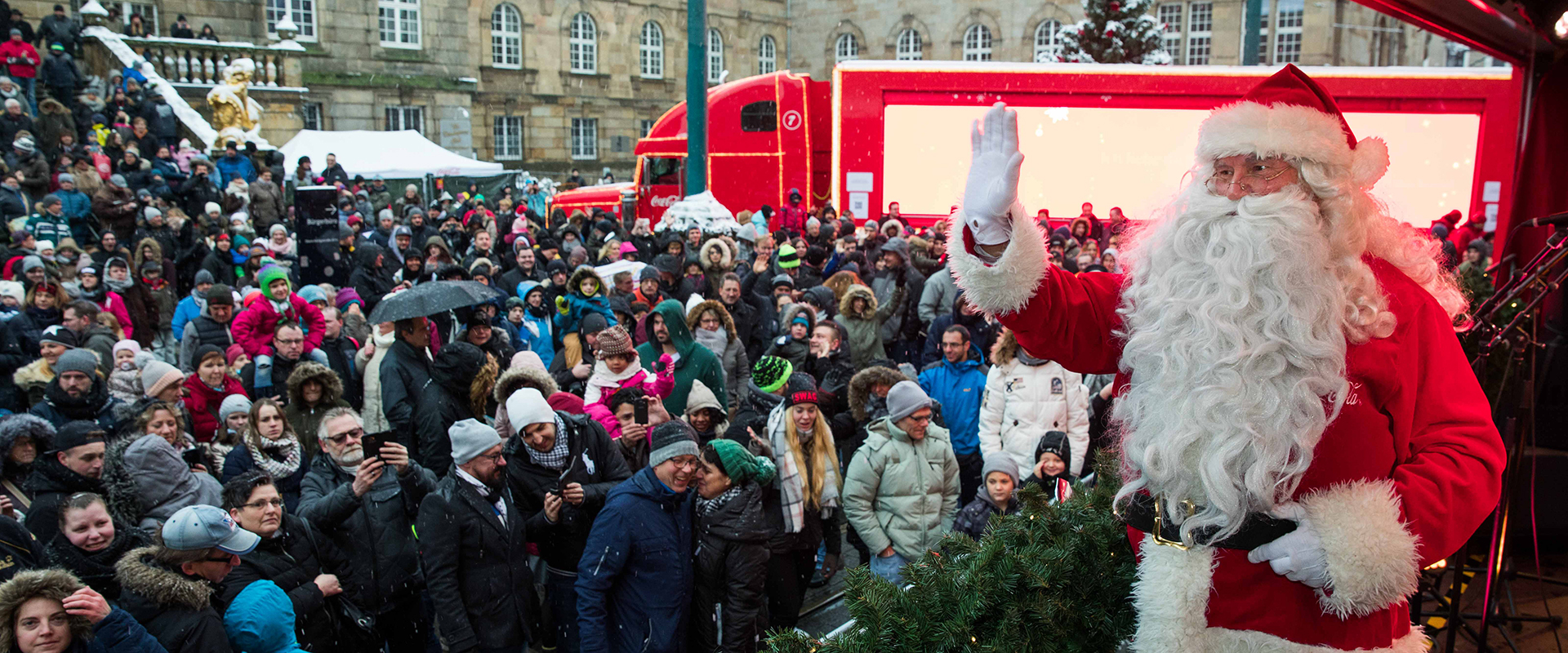 coca-cola-kassel-gero2017-12-01_bild_coca-cola_truck-tour_kassel_santa-claus_sl